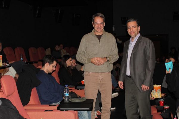 Κυριάκος Μητσοτάκης και Κωνσταντίνος Μητσοτάκης παρακολούθησαν την ταινία «Καποδίστριας» σε κινηματογράφο της Αθήνας