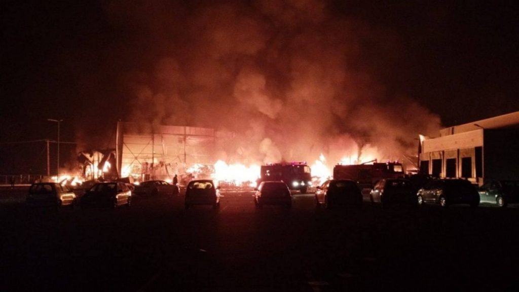 Μεγάλη πυρκαγιά στην μπισκοτοβιομηχανία «ΒΙΟΛΑΝΤΑ» στα Τρίκαλα - Αγνοούνται εργαζόμενοι - Δείτε εικόνες