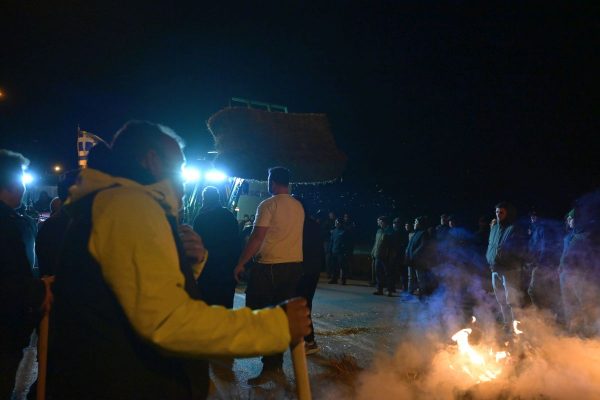 Άνοιξε ο δρόμος στη Θήβα μετά την ένταση στο αγροτικό μπλόκο