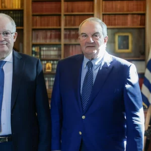 Συνάντηση Τασούλα με Κώστα Καραμανλή στο Προεδρικό Μέγαρο