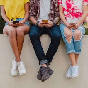 Ποια ψηφιακά μέσα αποσπούν τους εφήβους και «ευθύνονται» για άνοδο της ΔΕΠΥ