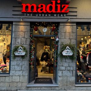 Ζητείται Πωλητής-τρια στο κατάστημα ρούχων Madiz στην Αράχωβα