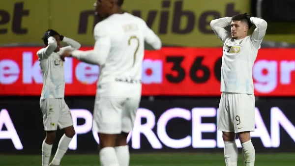 Ντέμης Νικολαΐδης για το Άρης – ΑΕΚ: Αγκωνιά στον Γιόβιτς στην ισοφάριση, δεν μπορώ να καταλάβω γιατί ακυρώθηκε το γκολ του Ντουντού