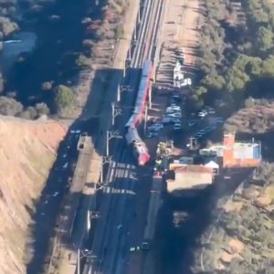 Βίντεο - drone σοκ από το σιδηροδρομικό δυστύχημα στην Ισπανία - Σμπαράλια τα δύο τρένα, «παράξενο δυστύχημα»