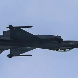 «Ενοχλημένη» η Τουρκία από την άφιξη του «Κίμωνα»: Αεροσκάφη της έκαναν 3 παραβιάσεις στο Αιγαίο