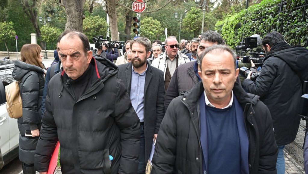 Στο Μέγαρο Μαξίμου οι αγρότες για το ραντεβού με τον Μητσοτάκη - Δείτε φωτογραφίες