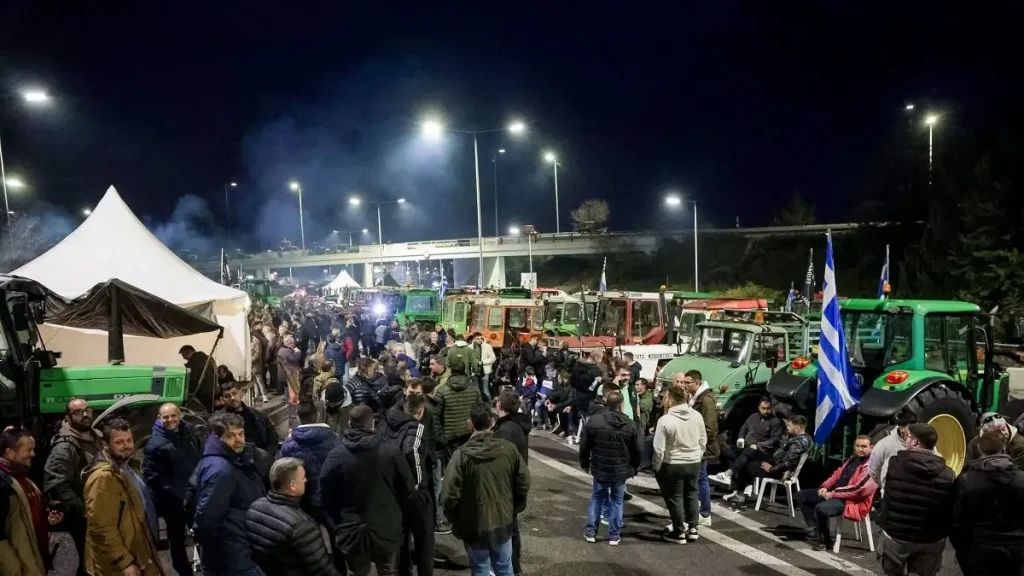 Κυβερνητικές πηγές για το νέο «όχι» των αγροτών: Η κοινωνία δεν έχει άλλο χρόνο – Σε περίπτωση κλιμάκωσης κινητοποιήσεων, μόνες αρμόδιες είναι οι αρχές