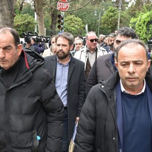 Στο Μέγαρο Μαξίμου οι αγρότες για το ραντεβού με τον Μητσοτάκη - Δείτε φωτογραφίες
