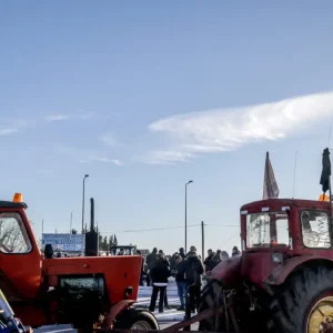 ΠΑΣΟΚ: «Όχι» στη διακομματική για τους αγρότες – Πρόταση για Εθνική Επιτροπή