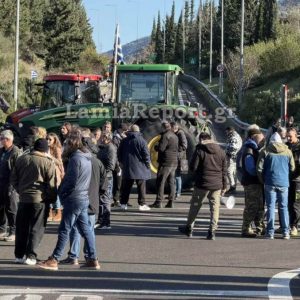 Ένταση στο μπλόκο του Μπράλου, όταν οι αγρότες εντόπισαν αστυνομικό με πολιτικά που έβγαζε φωτογραφίες - ΒΙΝΤΕΟ