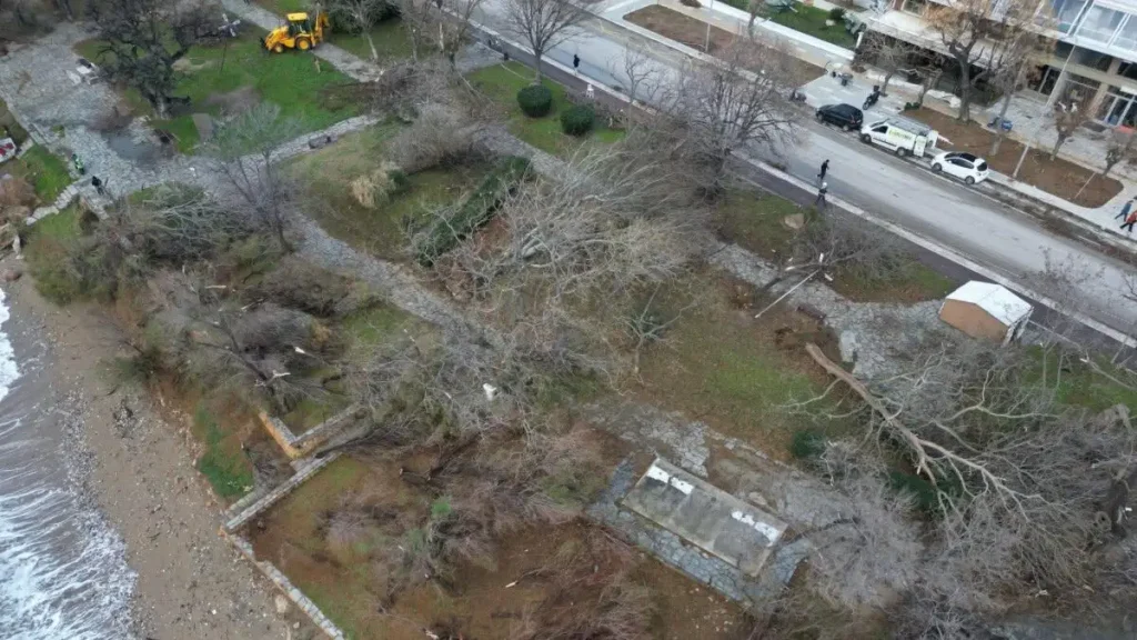 Αλεξανδρούπολη: Σε κατάσταση έκτακτης ανάγκης λόγω του καταστροφικού ανεμοστρόβιλου – Πάνω από 220 οι πληγέντες