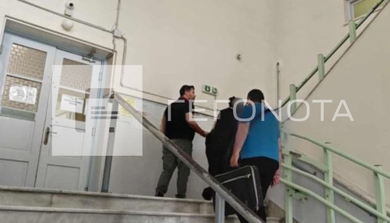 Παρατάθηκε η κράτηση 53χρονης που διακινούσε άσεμνα βίντεο και φωτογραφίες της ανήλικης κόρης της