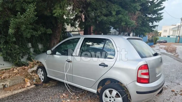 Άνω Γλυφάδα : «Η γυναίκα αρχικά είχε τις αισθήσεις της» λέει ο ιδιοκτήτης του αυτοκινήτου που εγκλώβισε την 56χρονη