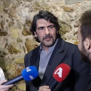 Ενοχλημένος ο Αντώνης Καρυστινός με ερώτηση για τη σύζυγο και το παιδί του: Θα το τερματίσεις, ε; Κανόνισε τώρα