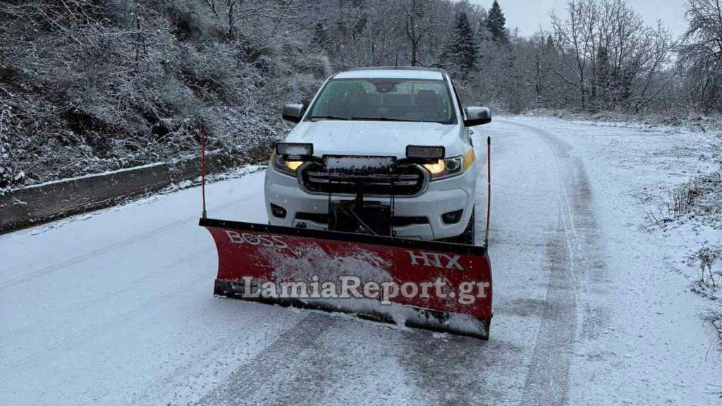 Τα χιόνια κατέβηκαν πιο χαμηλά και στη Φθιώτιδα (ΦΩΤΟ)