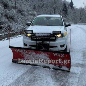 Τα χιόνια κατέβηκαν πιο χαμηλά και στη Φθιώτιδα (ΦΩΤΟ)
