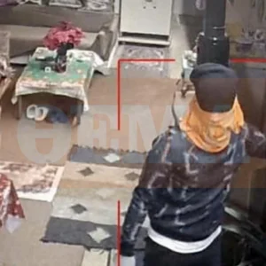 Παρακολουθούσε σε live μετάδοση τους κλέφτες να κάνουν πλιάτσικο στο σπίτι της: «Φώναξα από την κάμερα αλλά δεν έφευγαν»