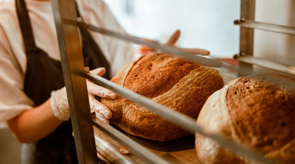 Ζητούνται οδηγός και βοηθός παρασκευής ψωμιού σε αρτοποιείο της Λαμίας