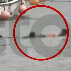 Άστρος: Η τελευταία πράξη ηρωισμού του λιμενικού – Λίγο πριν σκοτωθεί έσωσε συμπολίτη του που παρασύρθηκε από τα κύματα