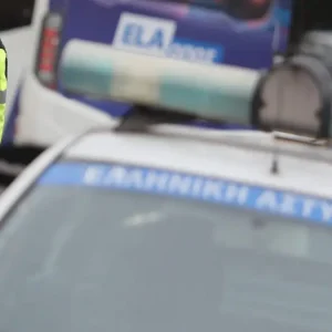 Τροχαίο στα Μέγαρα: Σύγκρουση δύο φορτηγών – Κλειστή η δεξιά λωρίδα στην εθνική οδό Αθηνών – Κορίνθου