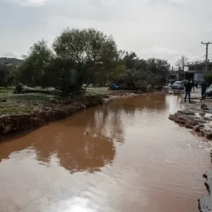 Κακοκαιρία: Γιατί η νεροποντή «έπνιξε» τα νότια προάστια – Το τρίπτυχο της φονικής πλημμύρας