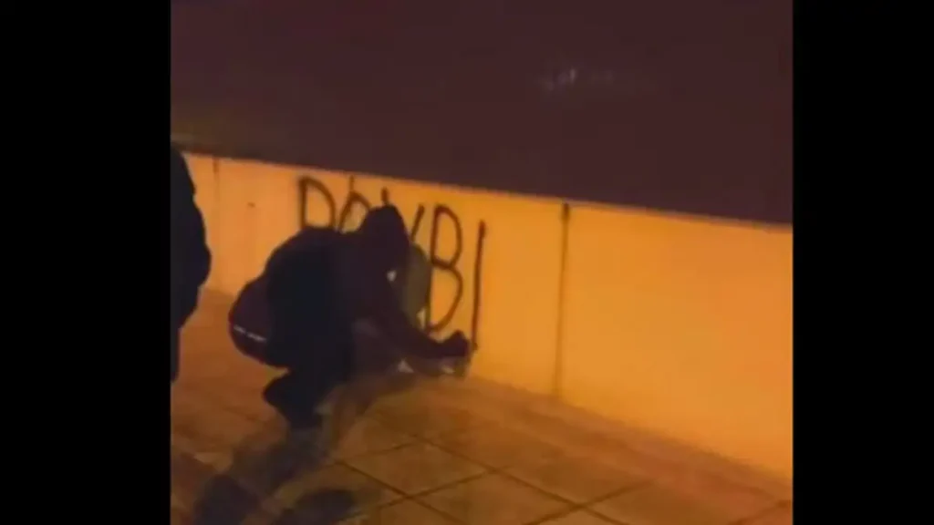 Έκρηξη στη Βιολάντα: Έφοδος του Ρουβίκωνα στο σπίτι του ιδιοκτήτη της βιομηχανίας Κωνσταντίνου Τζιωρτζιώτη