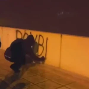 Έκρηξη στη Βιολάντα: Έφοδος του Ρουβίκωνα στο σπίτι του ιδιοκτήτη της βιομηχανίας Κωνσταντίνου Τζιωρτζιώτη