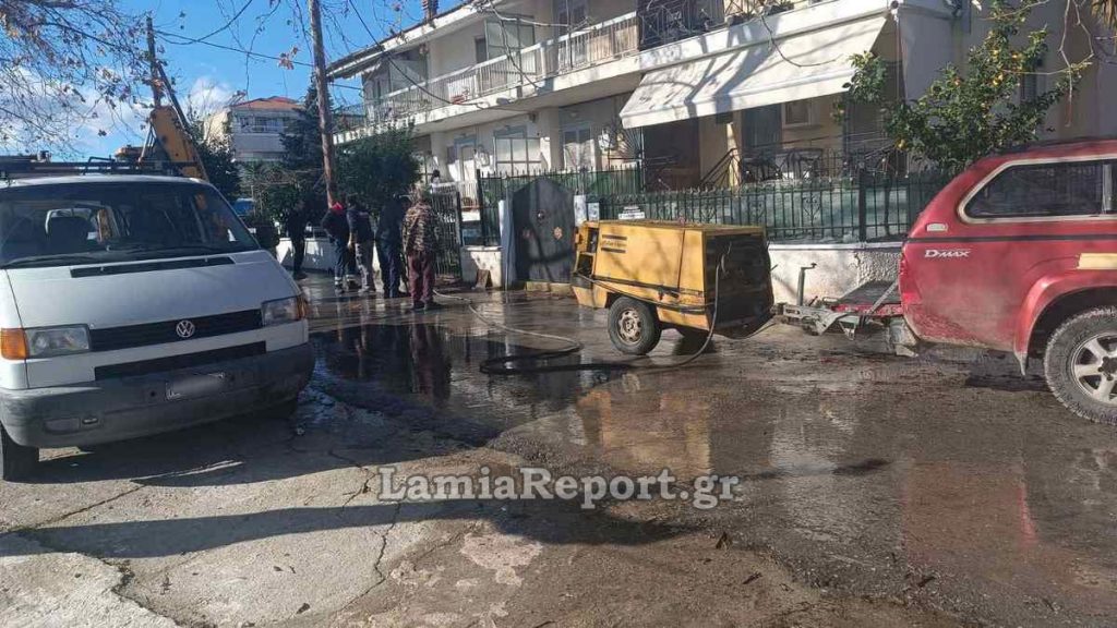 Έσπασε αγωγός ύδρευσης στις Εργατικές Κατοικίες Νέας Μαγνησίας - Πλημμύρισαν υπόγεια