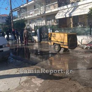 Έσπασε αγωγός ύδρευσης στις Εργατικές Κατοικίες Νέας Μαγνησίας - Πλημμύρισαν υπόγεια