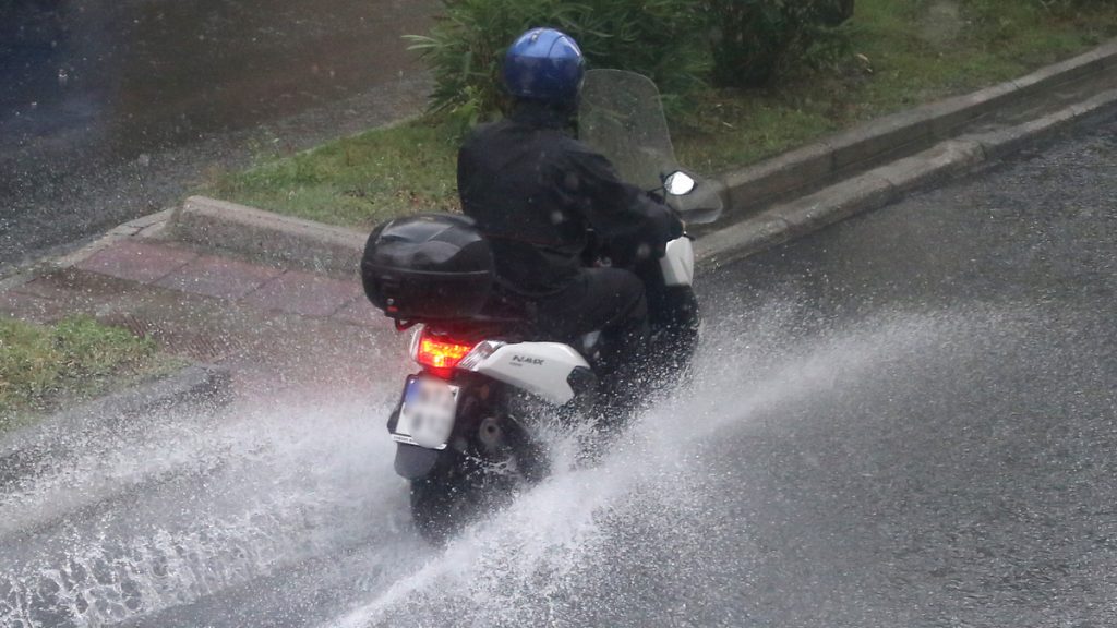 Έκτακτα μέτρα για την προστασία των εργαζομένων από τα ακραία καιρικά φαινόμενα