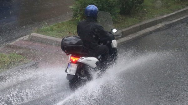 Έκτακτα μέτρα για την προστασία των εργαζομένων από τα ακραία καιρικά φαινόμενα