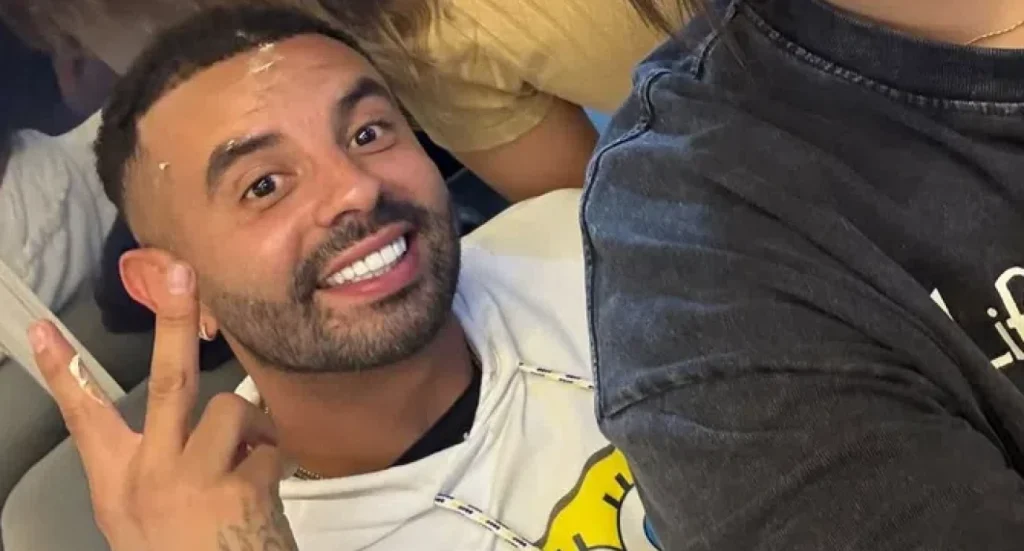 Απίστευτη, αλλά αληθινή ιστορία - Ο γνωστός ποδοσφαιριστής είναι 33 ετών και η κόρη του 22 (ΦΩΤΟ)