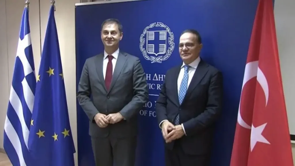 Συνάντηση Θεοχάρη και Μποζάι: Ελλάδα και Τουρκία διαπιστώνουν πρόοδο στη Θετική Ατζέντα