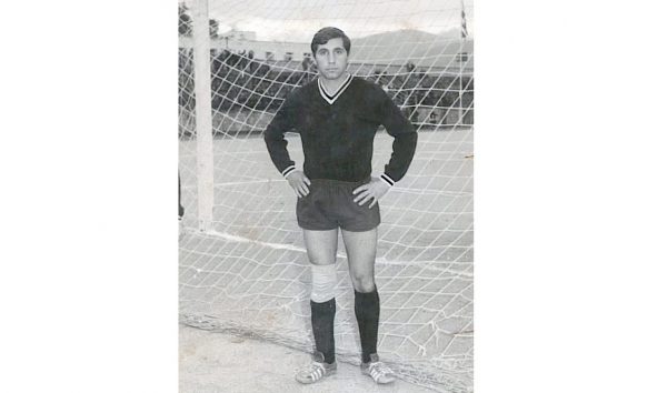 Ο Θανάσης Χειμάρας υπήρξε ποδοσφαιριστής και παράγοντας του ποδοσφαίρου