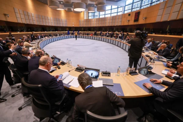 Politico: Εγκρίθηκε η συμφωνία Mercosur - ΕΕ «μετά από 25 χρόνια συνομιλιών»