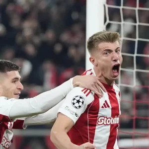 Ολυμπιακός – Μπάγερ Λεβερκούζεν: Το γκολ του Κοστίνια για το 1-0 των Πειραιωτών