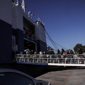 Αναπληρωτές εκπαιδευτικοί: Έκπτωση σε ακτοπλοϊκά και αεροπορικά εισιτήρια