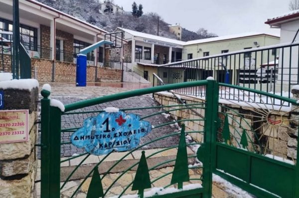 Κλειστά τα σχολεία και την Τρίτη στο Καρπενήσι