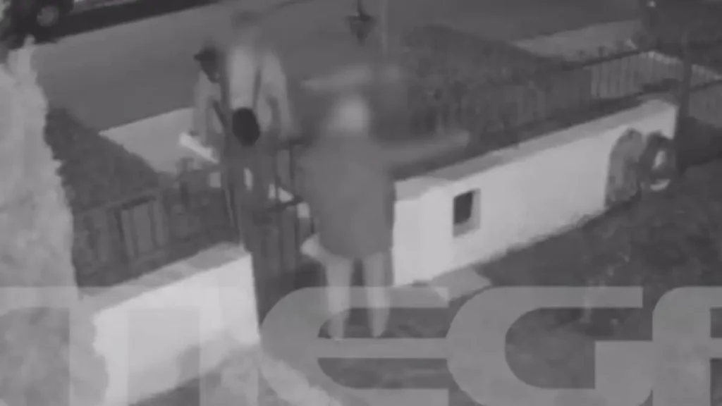 Γλυφάδα: Μπήκαν διαρρήκτες στο σπίτι του και τους κυνήγησε – Δείτε βίντεο