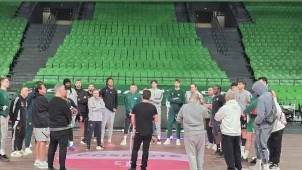 Ο Δημήτρης Γιαννακόπουλος στην προπόνηση του Παναθηναϊκού μετά την ήττα από τον Ολυμπιακό