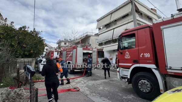 Πυρκαγιά σε σπίτι στη νότια Λαμία - Στο νοσοκομείο με σοβαρά αναπνευστικά προβλήματα ένας ηλικιωμένος (BINTEO-ΦΩΤΟ)
