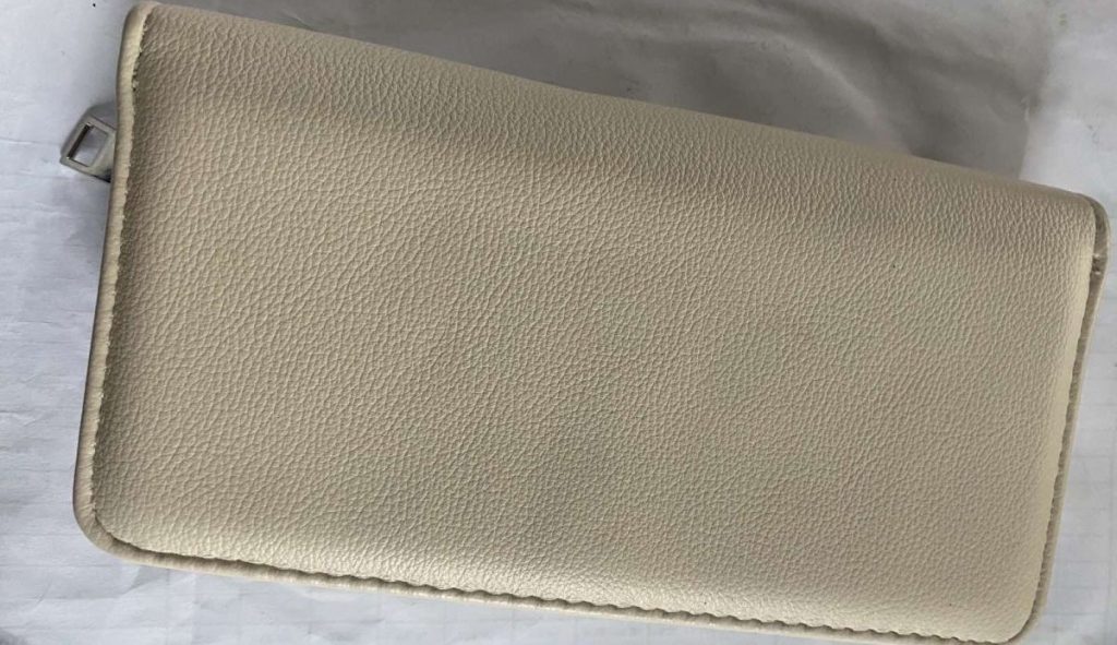 Βρέθηκε σε αστικό λεωφορείο το πορτοφόλι της φωτογραφίας