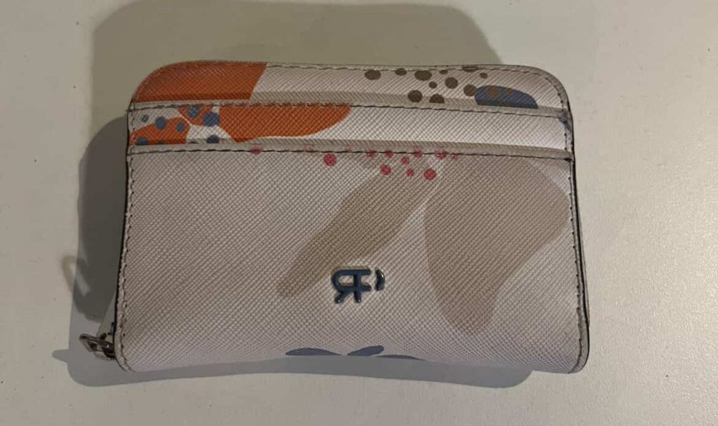 Βρέθηκε γυναικείο πορτοφόλι στη Νέα Άμπλιανη Λαμίας