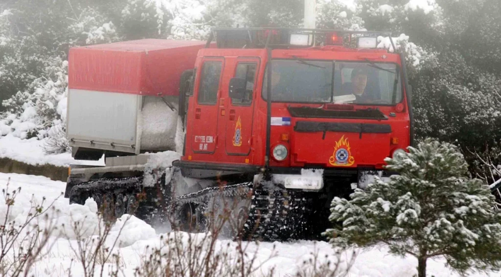 Επιχείρηση διάσωσης δύο ατόμων σε κορυφή του Παρνασσού