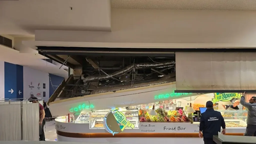 Κατέρρευσε κομμάτι οροφής σε εμπορικό κέντρο της Θεσσαλονίκης - Μία γυναίκα τραυματίστηκε