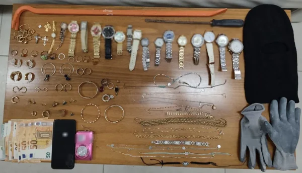 Συνελήφθη στη Ζάκυνθο 60χρονος που είχε κλέψει τάματα από Ιερά Μονή στην Ευρυτανία (ΦΩΤΟ)