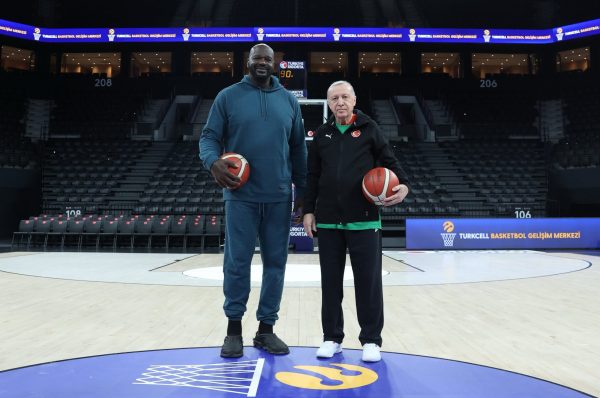 Ρετζέπ Ταγίπ Ερντογάν: Έπαιξε μπάσκετ με τον Σακίλ Ο’ Νιλ στην Κωνσταντινούπολη (ΦΩΤΟ)