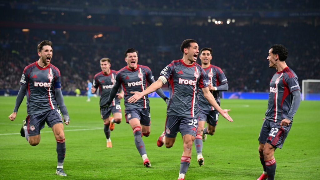 Θριαμβευτής Ολυμπιακός στο Άμστερνταμ! Νίκησε 2-1 τον Άγιαξ και πήρε πανηγυρική πρόκριση στα playoffs του Champions League