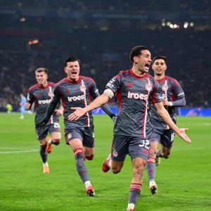 Θριαμβευτής Ολυμπιακός στο Άμστερνταμ! Νίκησε 2-1 τον Άγιαξ και πήρε πανηγυρική πρόκριση στα playoffs του Champions League