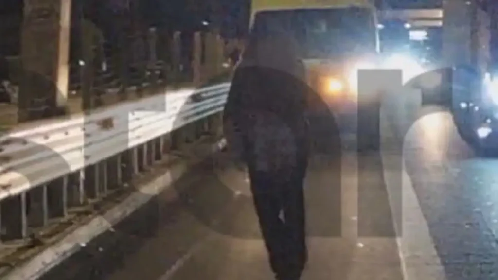 Μεθυσμένος περπατούσε για χιλιόμετρα στην Εθνική Οδό: Από την Κηφισίας στον κόμβο Βαρυμπόμπης